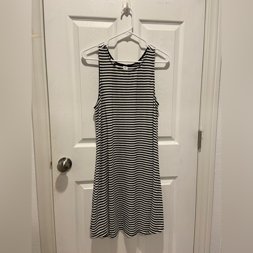 Sleeveless dress